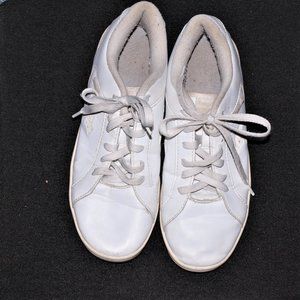 Vintage Kangaroos Low Top White Sneakers Women Size 8 **